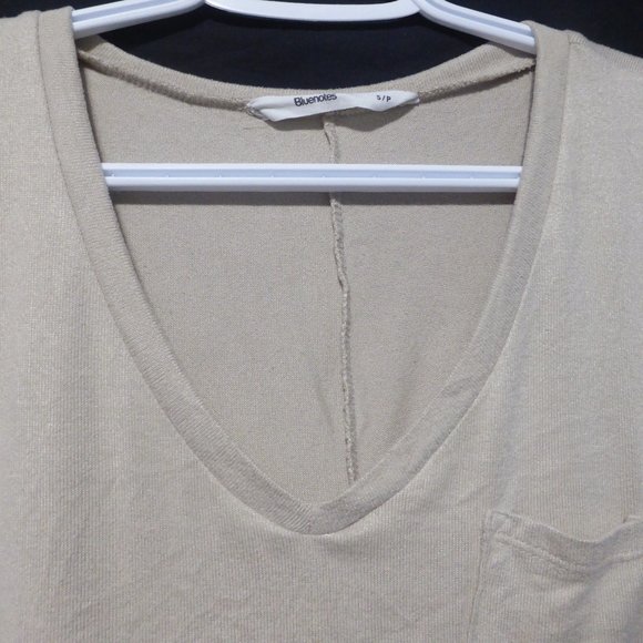 BLUENOTES, small, Two soft V Neck short sleeve shirts with pocket, GUC - Picture 5 of 14
